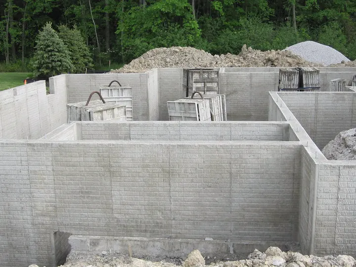 Фундаменти й підвали
